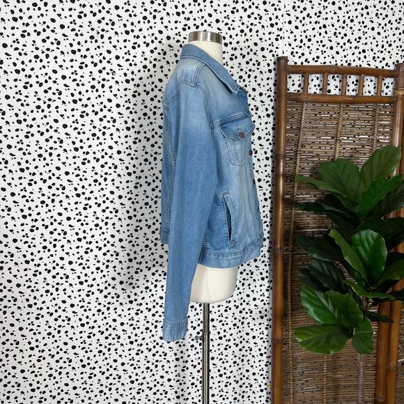 Calvin Klein | Denim Trucker Light Wash Blue Button Designer Jean Jacket XL EUC - Picture 4 of 11